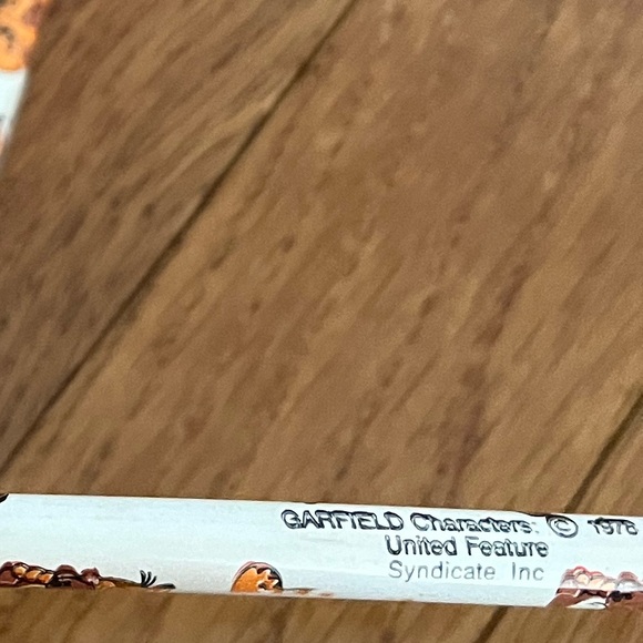 Set of Two (2) Vintage Garfield the Cat Pencils White Background Never Sharpened - Picture 5 of 9